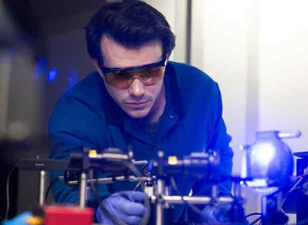 �������ؾ۱���ת��������΢�������������ҵ��ֵ������LED��